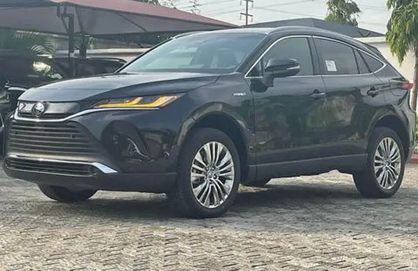 2021 Toyota Venza side view